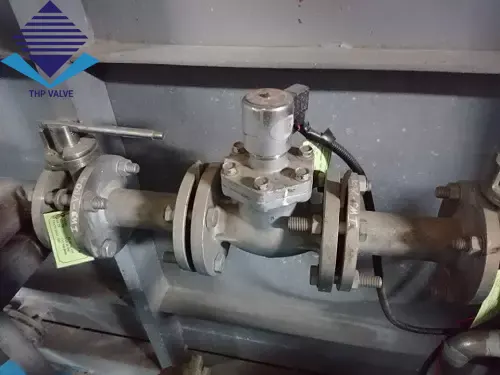 van bướm inox
