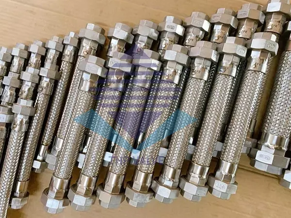 Ưu- nhược điểm khớp nối mềm inox lắp ren