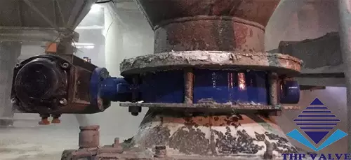 Van bướm điều khiển khí nén DN300 được lắp trong đường ống Van bướm điều khiển khí nén DN300 được lắp trong đường ống